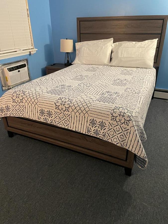 ניו יורק Large 3-Bedrooms/2-Bath Apt, One Block To Train מראה חיצוני תמונה