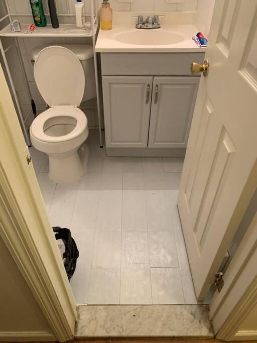 ניו יורק Large 3-Bedrooms/2-Bath Apt, One Block To Train מראה חיצוני תמונה