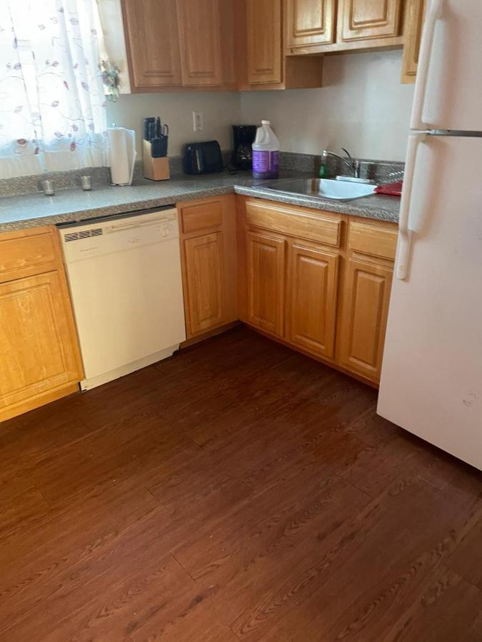 ניו יורק Large 3-Bedrooms/2-Bath Apt, One Block To Train מראה חיצוני תמונה
