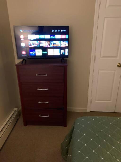 ניו יורק Large 3-Bedrooms/2-Bath Apt, One Block To Train מראה חיצוני תמונה