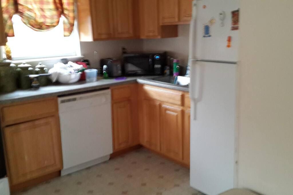 ניו יורק Large 3-Bedrooms/2-Bath Apt, One Block To Train מראה חיצוני תמונה