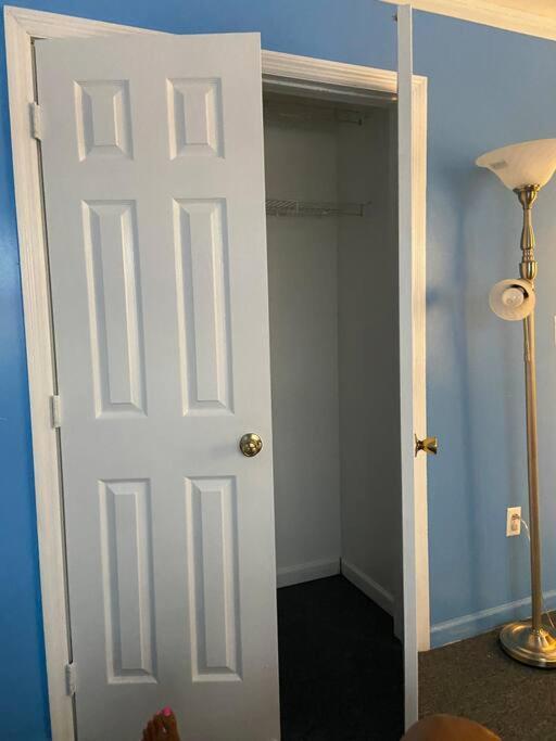 ניו יורק Large 3-Bedrooms/2-Bath Apt, One Block To Train מראה חיצוני תמונה