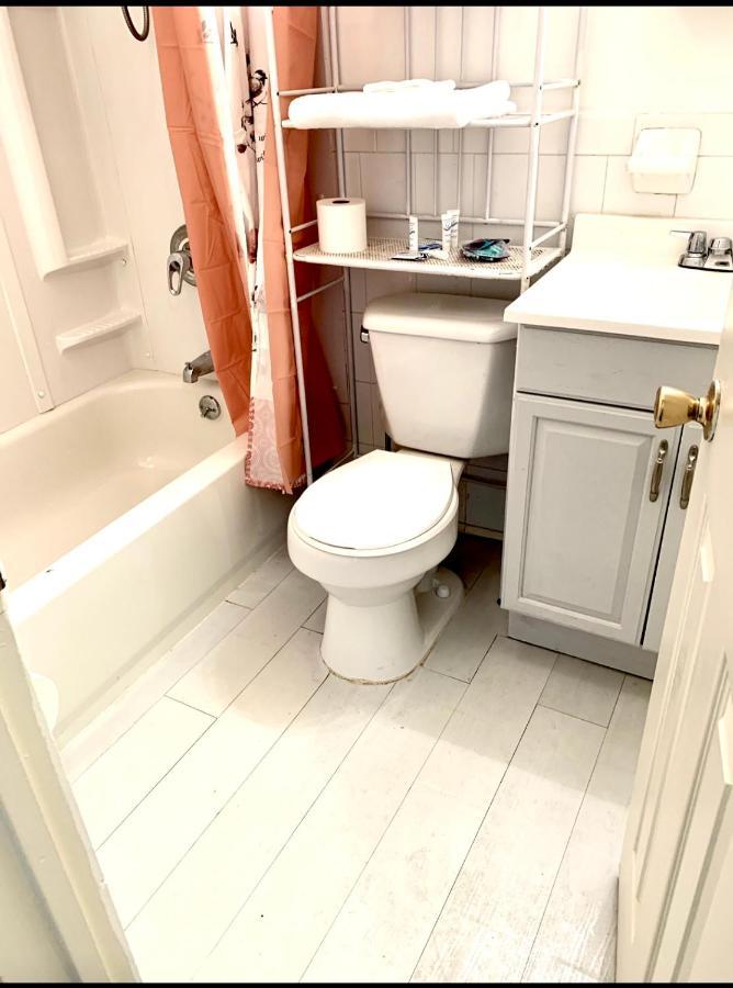 ניו יורק Large 3-Bedrooms/2-Bath Apt, One Block To Train מראה חיצוני תמונה