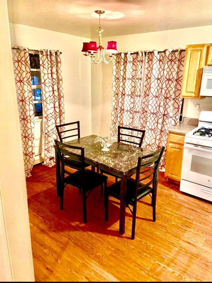 ניו יורק Large 3-Bedrooms/2-Bath Apt, One Block To Train מראה חיצוני תמונה