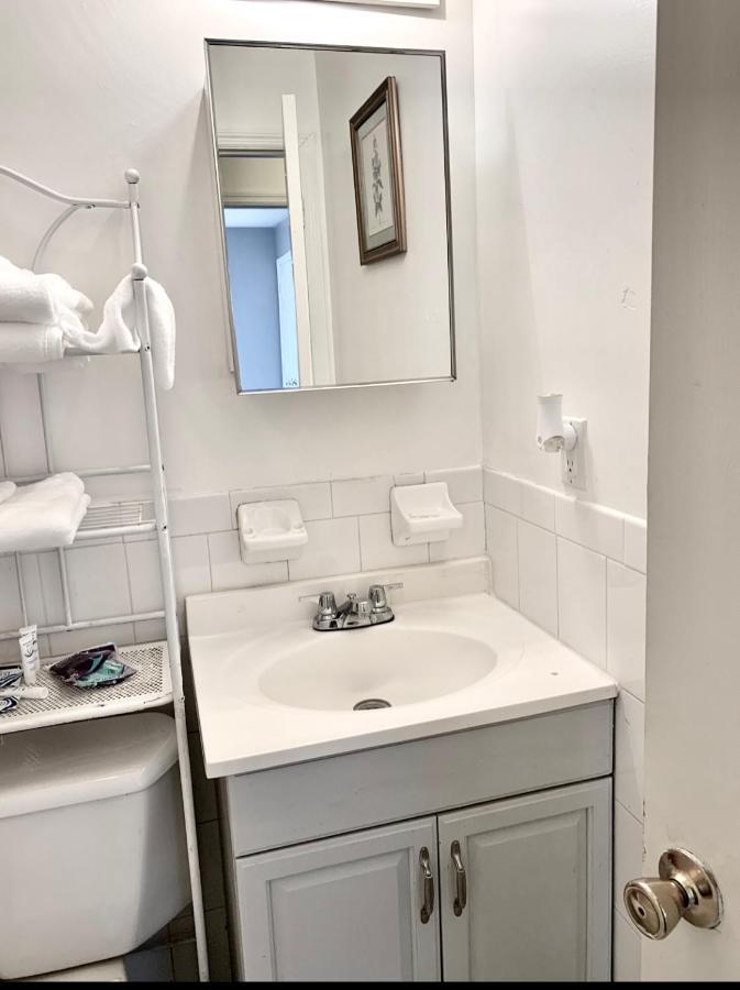 ניו יורק Large 3-Bedrooms/2-Bath Apt, One Block To Train מראה חיצוני תמונה