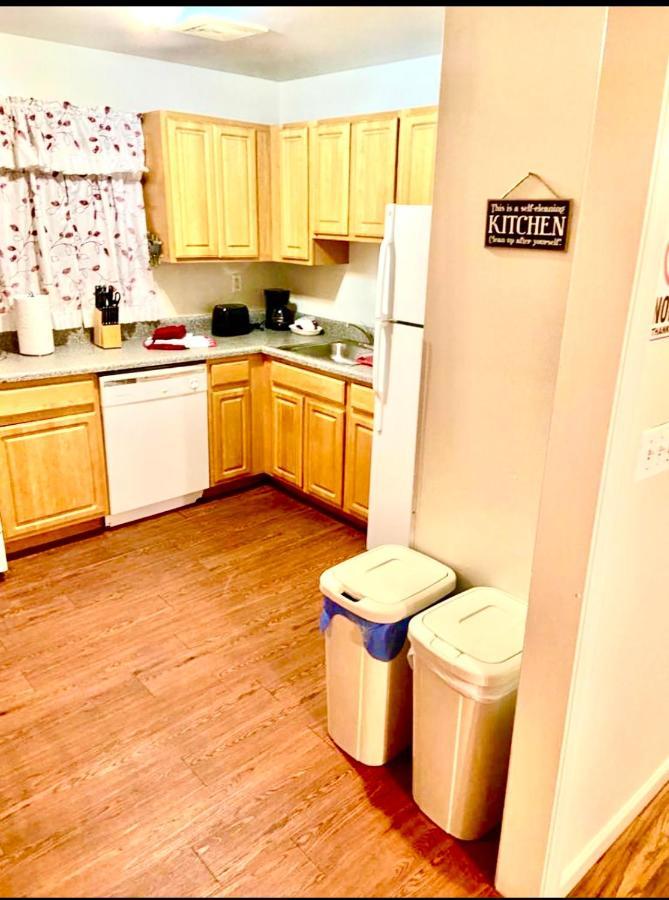 ניו יורק Large 3-Bedrooms/2-Bath Apt, One Block To Train מראה חיצוני תמונה
